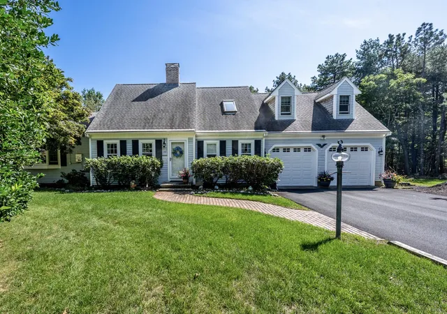 Photo 1 of Single family home for sale at 10 Oxfordshire Pl, Mashpee, MA 02649 | MLS# 22604936 | Listing updated on 2026-09-30