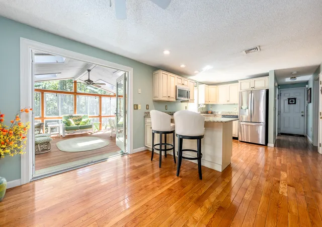 Photo 3 of Single family home for sale at 10 Oxfordshire Pl, Mashpee, MA 02649 | MLS# 22604936 | Listing updated on 2026-09-30