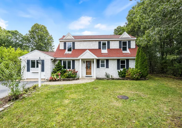 Photo 2 of Single family home for sale at 9 E Harbor Cir, Teaticket, MA 02536 | MLS# 22605033 | Listing updated on 2026-10-27