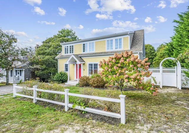 Photo 3 of Single family home for sale at 112 Soundview Ave, Chatham, MA 02633 | MLS# 22605044 | Listing updated on 2026-10-15