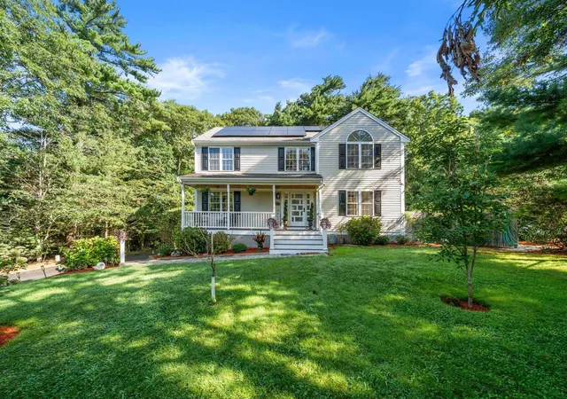 Photo 2 of Single family home for sale at 19 Maple St, Mashpee, MA 02649 | MLS# 22605127 | Listing updated on 2026-10-09