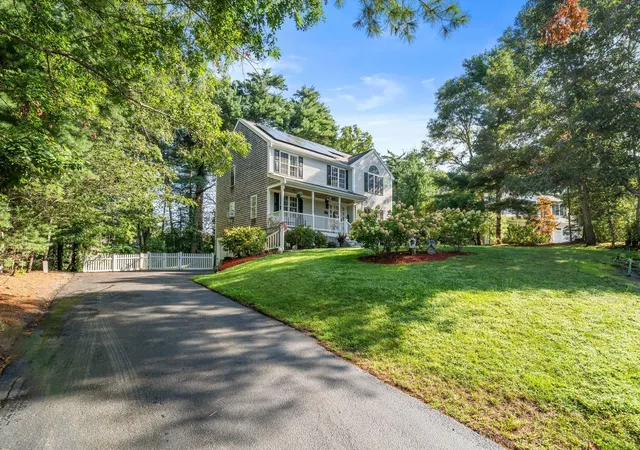 Photo 3 of Single family home for sale at 19 Maple St, Mashpee, MA 02649 | MLS# 22605127 | Listing updated on 2026-10-09