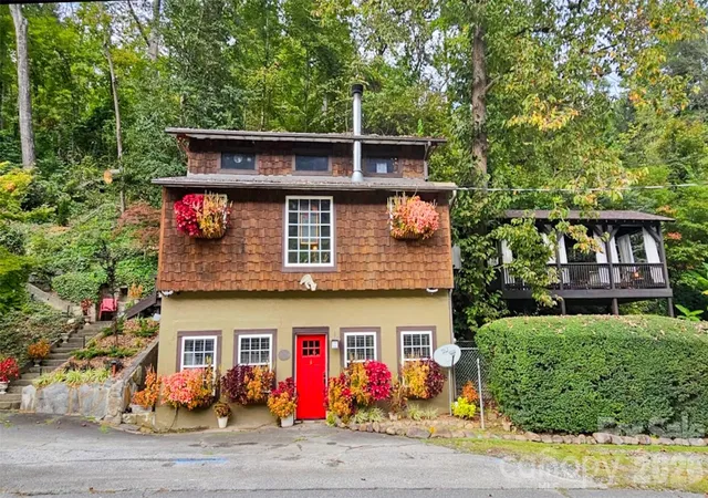 Photo 1 of Single family home for sale at 712 Main St, Chimney Rock, NC 28720 | MLS# 4332111 | Listing updated on 2026-09-02