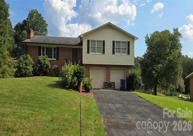 Photo 1 of Single family home for sale at 131 N Morvue Loop, Statesville, NC 28625 | MLS# 4375122 | Listing updated on 2026-09-04