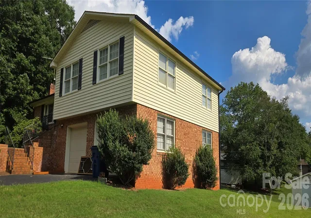 Photo 2 of Single family home for sale at 131 N Morvue Loop, Statesville, NC 28625 | MLS# 4375122 | Listing updated on 2026-09-04