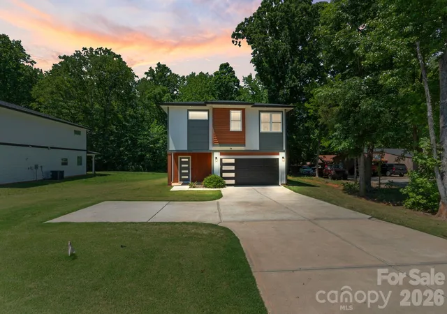 Photo 1 of Single family home for sale at 8925 Harrisburg Rd, Charlotte, NC 28215 | MLS# 4380579 | Listing updated on 2026-09-24