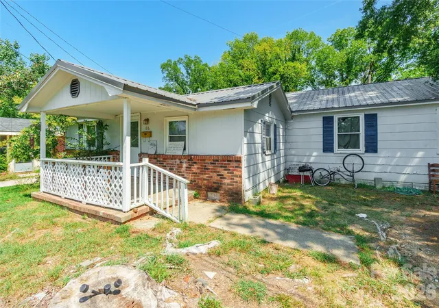 Photo 3 of Single family home for sale at 106 Deaver St, Chester, SC 29706 | MLS# 4387714 | Listing updated on 2026-09-01