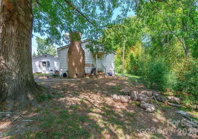 Photo 5 of Single family home for sale at 106 Deaver St, Chester, SC 29706 | MLS# 4387714 | Listing updated on 2026-09-01