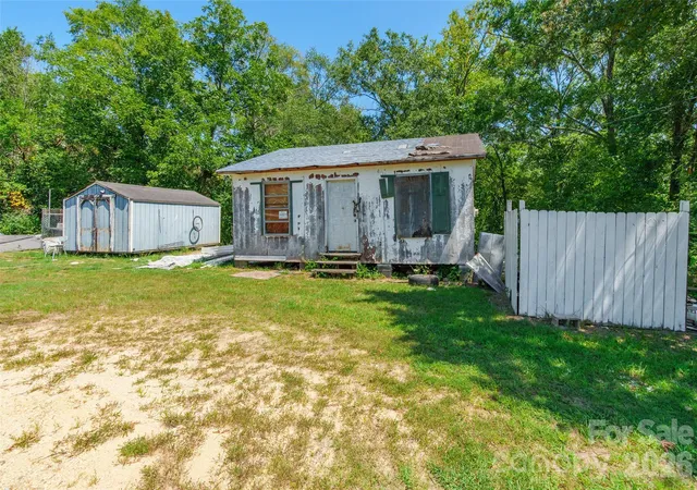 Photo 7 of Single family home for sale at 106 Deaver St, Chester, SC 29706 | MLS# 4387714 | Listing updated on 2026-09-01