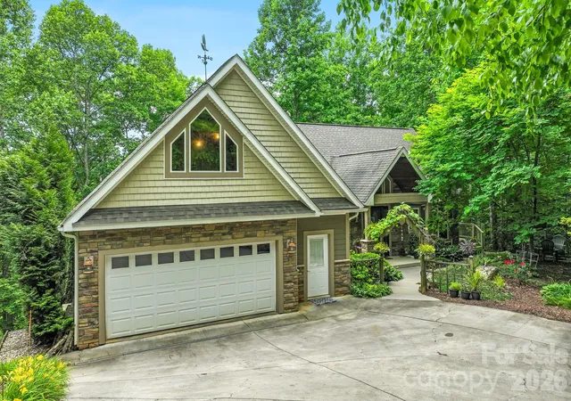 Photo 2 of Single family home for sale at 522 Silver Hawk Ln, Weaverville, NC 28787 | MLS# 4389288 | Listing updated on 2026-09-03