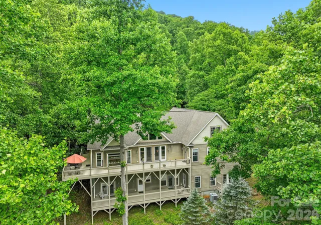 Photo 3 of Single family home for sale at 522 Silver Hawk Ln, Weaverville, NC 28787 | MLS# 4389288 | Listing updated on 2026-09-03