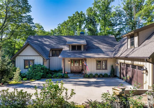 Photo 2 of Single family home for sale at 442 Autumn Sky Dr, Hendersonville, NC 28792 | MLS# 4394755 | Listing updated on 2026-09-04