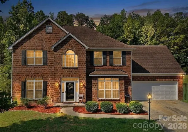 Photo 2 of Single family home for sale at 1946 Wilrose Pl, Matthews, NC 28105 | MLS# 4398311 | Listing updated on 2026-09-29