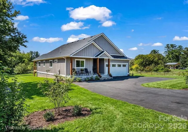 Photo 2 of Single family home for sale at 120 Grandview Ln, Hendersonville, NC 28791 | MLS# 4401614 | Listing updated on 2026-09-03