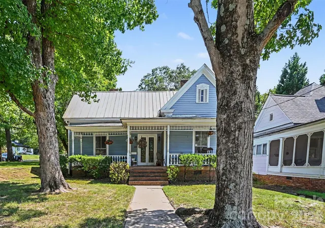 Photo 2 of Single family home for sale at 821 N Main St, Salisbury, NC 28144 | MLS# 4407765 | Listing updated on 2026-09-03