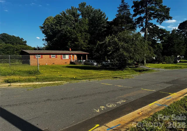 Photo 2 of Single family home for sale at 436 Drury Dr, Charlotte, NC 28206 | MLS# 4408699 | Listing updated on 2026-09-25