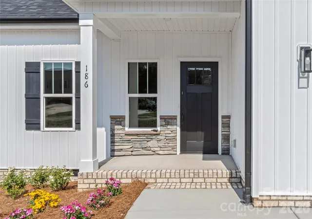 Photo 3 of Single family home for sale at 186 O Farrell St, Winston Salem, NC 27107 | MLS# 4409327 | Listing updated on 2026-10-07