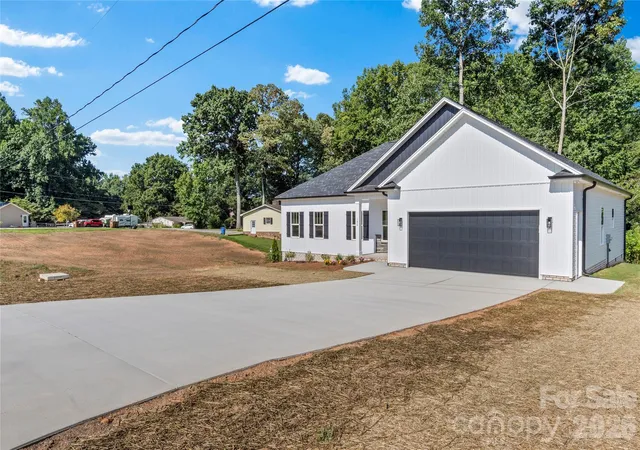 Photo 37 of Single family home for sale at 186 O Farrell St, Winston Salem, NC 27107 | MLS# 4409327 | Listing updated on 2026-09-02