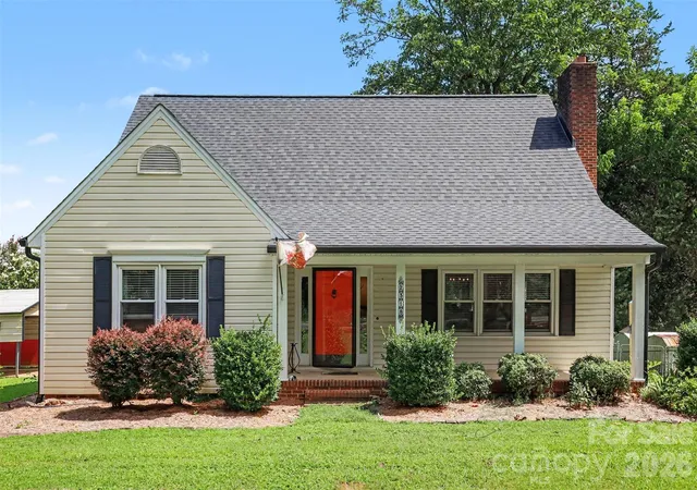 Photo 1 of Single family home for sale at 2318 Old Hickory Grv Rd, Mount Holly, NC 28120 | MLS# 4409723 | Listing updated on 2026-09-26