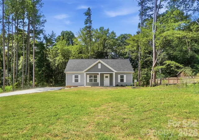 Photo 2 of Single family home for sale at 318 Honeywood Ln, Monroe, NC 28110 | MLS# 4412708 | Listing updated on 2026-09-03