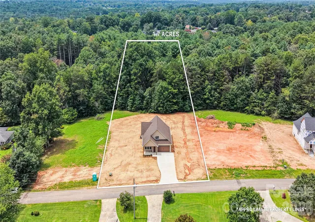 Photo 2 of Single family home for sale at 708 Meadowood St, Hudson, NC 28638 | MLS# 4413638 | Listing updated on 2026-10-05