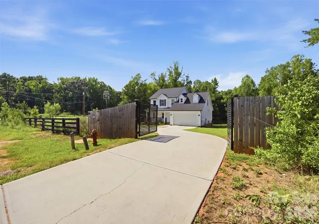 Photo 5 of Single family home for sale at 1382 W Rebound Rd, Lancaster, SC 29720 | MLS# 4415377 | Listing updated on 2026-09-03
