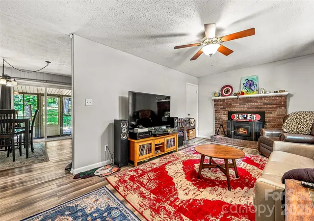Photo 3 of Single family home for sale at 28 Fairhaven Ct, Asheville, NC 28803 | MLS# 4415928 | Listing updated on 2026-09-03