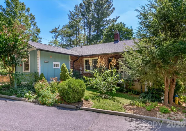 Photo 1 of Single family home for sale at 29 Hillside St, Asheville, NC 28801 | MLS# 4416247 | Listing updated on 2026-09-06