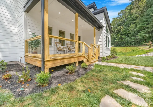 Photo 2 of Single family home for sale at 447 Blooming Laurel Dr, Hendersonville, NC 28792 | MLS# 4416283 | Listing updated on 2026-09-07