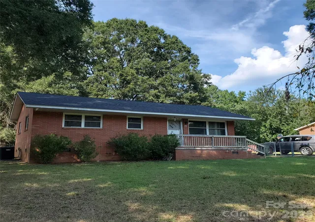 Photo 2 of Single family home for sale at 203 Dry Dock Loop, Mooresville, NC | MLS# 4416648 | Listing updated on 2026-09-07