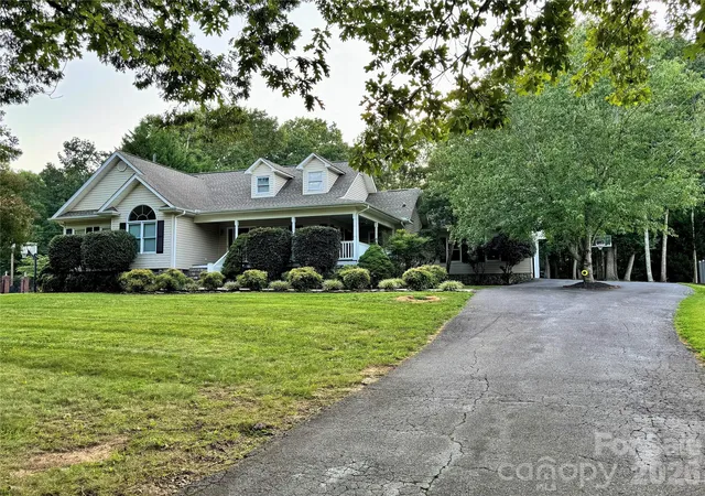 Photo 2 of Single family home for sale at 107 Shawnee Trl, Maiden, NC 28650 | MLS# 4416945 | Listing updated on 2026-09-03