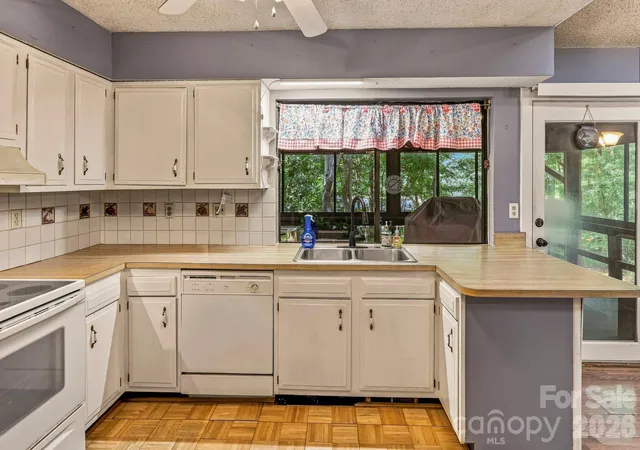 Photo 4 of Single family home for sale at 51 Rising Meadow Ln, Mills River, NC 28759 | MLS# 4417388 | Listing updated on 2026-09-23