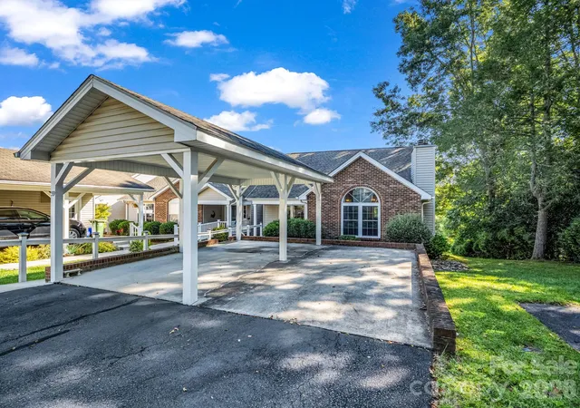 Photo 2 of Sale Pending at 59 S Woodridge View Ct, Hendersonville, NC 28791 | MLS# 4417500 | Listing updated on 2026-09-24