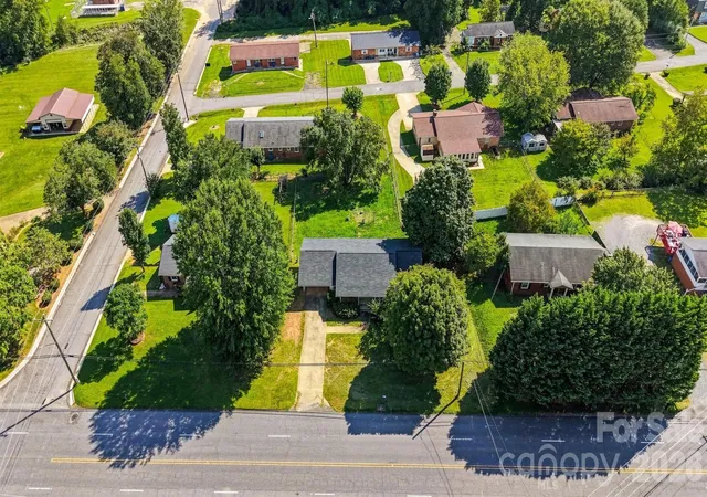 Photo 17 of Sale Pending at 2103 2Nd Ave Nw, Hickory, NC 28601 | MLS# 4417650 | Listing updated on 2026-09-23