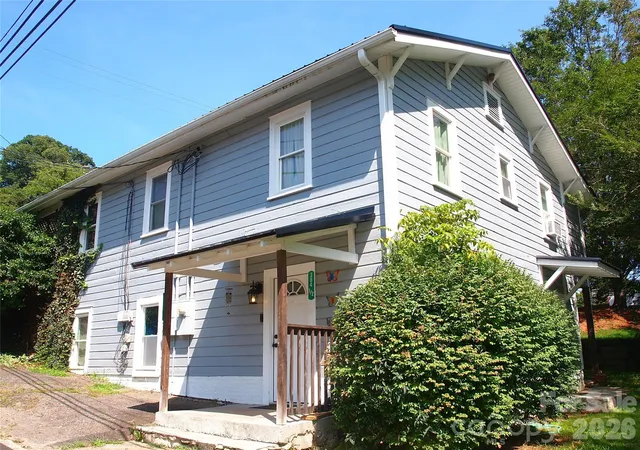 Photo 3 of House for sale at 384 Pisgah Dr, Canton, NC 28716 | MLS# 4417727 | Listing updated on 2026-09-04
