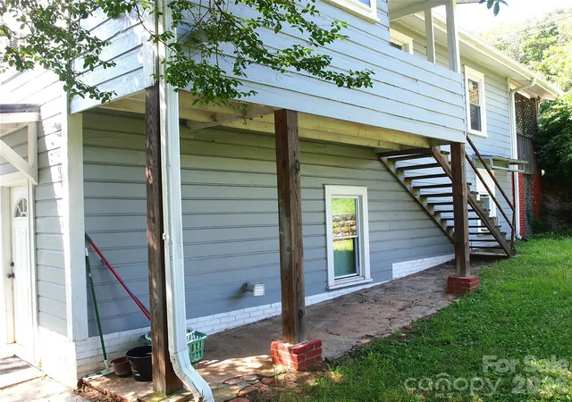 Photo 4 of House for sale at 384 Pisgah Dr, Canton, NC 28716 | MLS# 4417727 | Listing updated on 2026-09-04