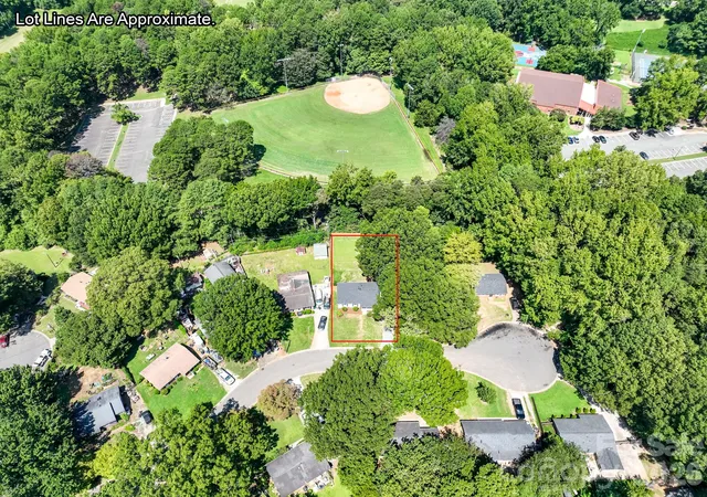 Photo 3 of Single family home for sale at 823 Farmcrest Dr, Charlotte, NC 28206 | MLS# 4418243 | Listing updated on 2026-09-04