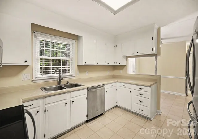 Photo 4 of Single family home for sale at 2248 Lawton Blf Rd, Charlotte, NC 28226 | MLS# 4418434 | Listing updated on 2026-09-05