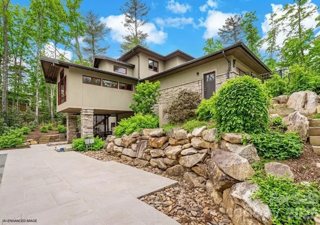Photo 3 of Single family home for sale at 27 Hawberry Ct, Asheville, NC 28805 | MLS# 4418649 | Listing updated on 2026-09-02