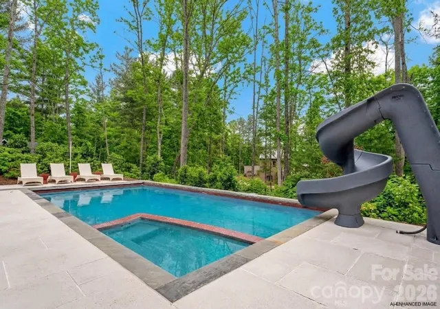 Photo 4 of Single family home for sale at 27 Hawberry Ct, Asheville, NC 28805 | MLS# 4418649 | Listing updated on 2026-09-02