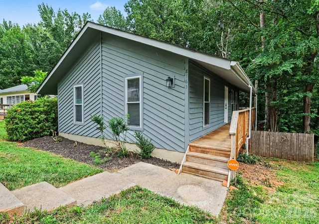 Photo 1 of Single family home for sale at 8163 Walnut Crk Ln, Charlotte, NC 28227 | MLS# 4418809 | Listing updated on 2026-10-15