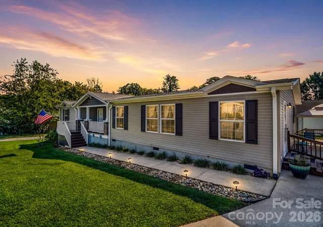 Photo 1 of Single family home for sale at 12 N Frederick Ln, Hendersonville, NC 28792 | MLS# 4418880 | Listing updated on 2026-09-02