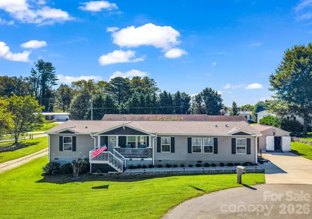 Photo 2 of Single family home for sale at 12 N Frederick Ln, Hendersonville, NC 28792 | MLS# 4418880 | Listing updated on 2026-09-02