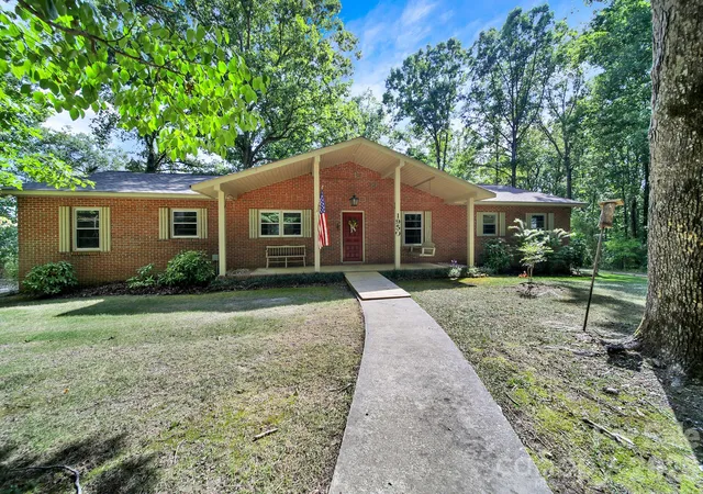Photo 4 of Single family home for sale at 1950 Daisy Couch Rd, Heath Springs, SC 29058 | MLS# 4418884 | Listing updated on 2026-09-04
