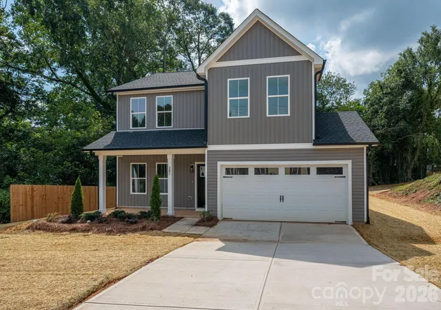 Photo 1 of Single family home for sale at 301 Congress St W, Lincolnton, NC 28092 | MLS# 4418941 | Listing updated on 2026-09-03