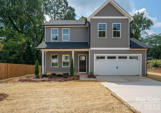 Photo 2 of Single family home for sale at 301 Congress St W, Lincolnton, NC 28092 | MLS# 4418941 | Listing updated on 2026-09-03