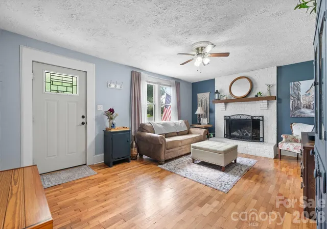 Photo 4 of Single family home for sale at 45 26th Avenue NE, Hickory, NC 28601 | MLS# 4419021 | Listing updated on 2026-09-04