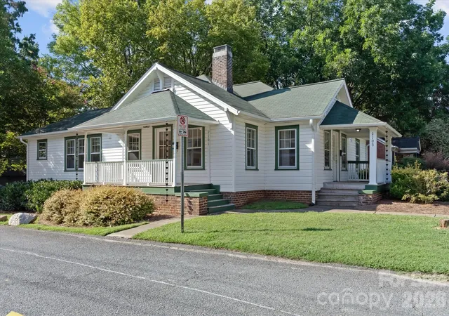 Photo 1 of Multi family home for sale at 2101 Kenilworth Ave, Charlotte, NC 28203 | MLS# 4419030 | Listing updated on 2026-09-03