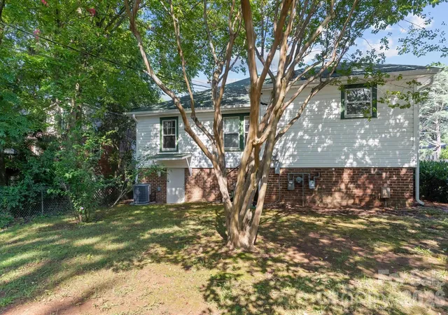 Listing Photo 2 - Condo for sale in building located at 2101 Kenilworth Ave, Charlotte, NC 28203