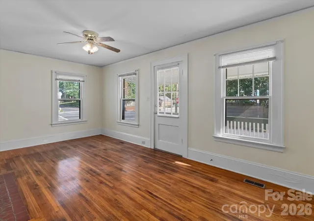 Photo 4 of House for sale at 2101 Kenilworth Ave, Charlotte, NC 28203 | MLS# 4419030 | Listing updated on 2026-09-03